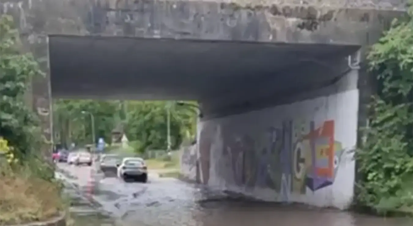 Вода испод надвожњака у Бањалуци