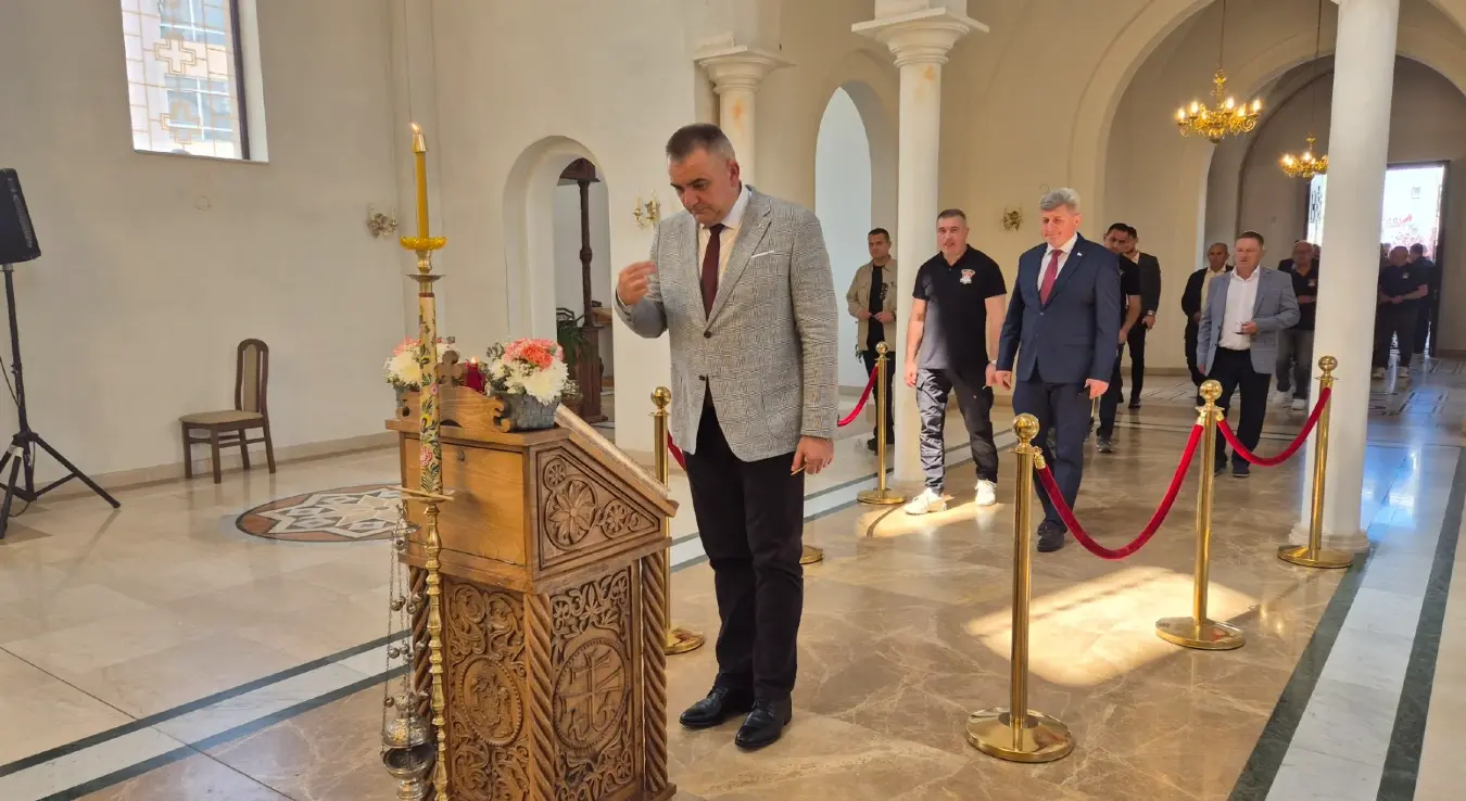 Предсједник Владе Републике Српске Саво Минић и министар унутрашњих послова Жељко Будимир присуствују парастосу погинулим припадницима Првог одреда Специјалне бригаде полиције МУП-а Републике Српске "Јахорина", који се служи у Храму Светог архангела Гаврила на Палама.