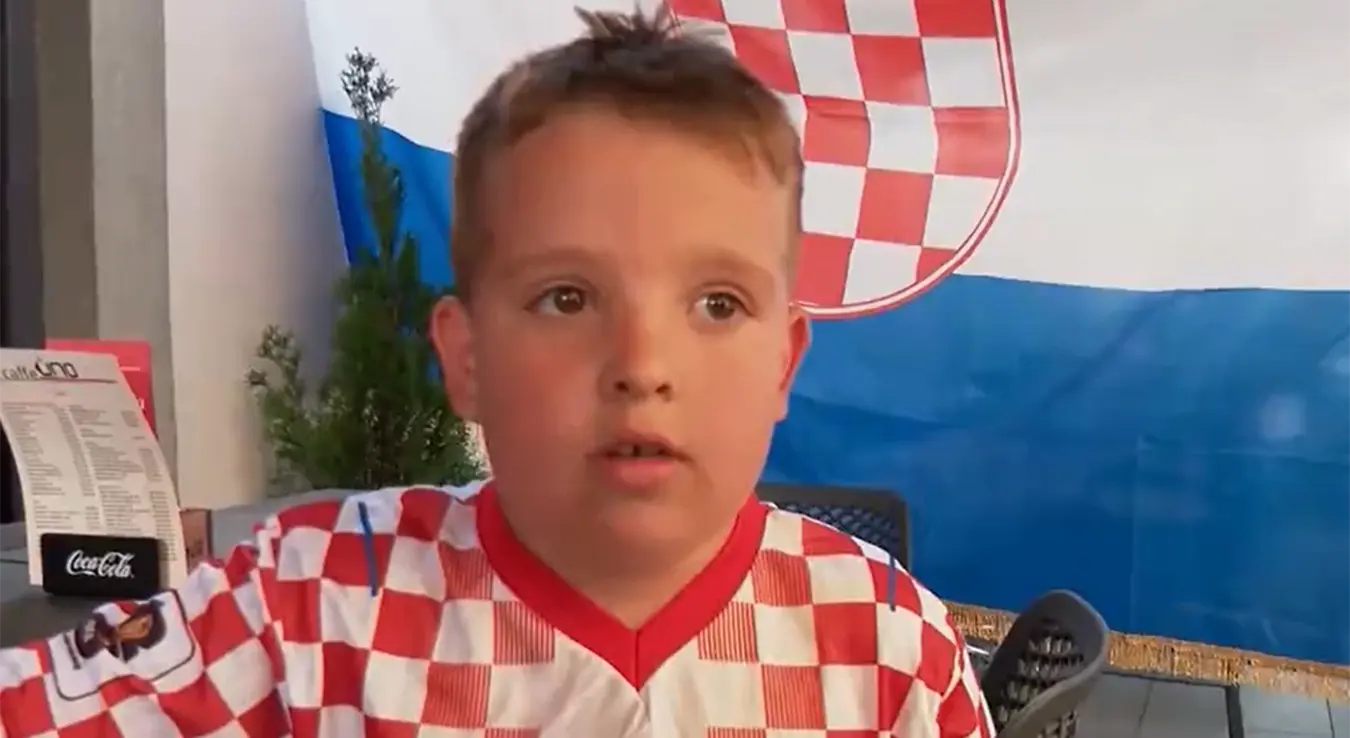 За кога навијаш дјечак