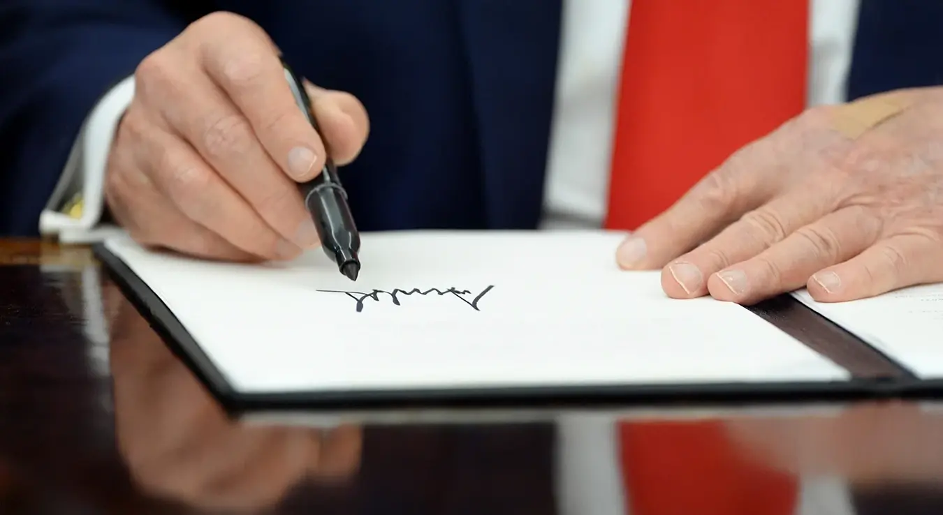 Доналд Трамп потписује прокламацију о риболову