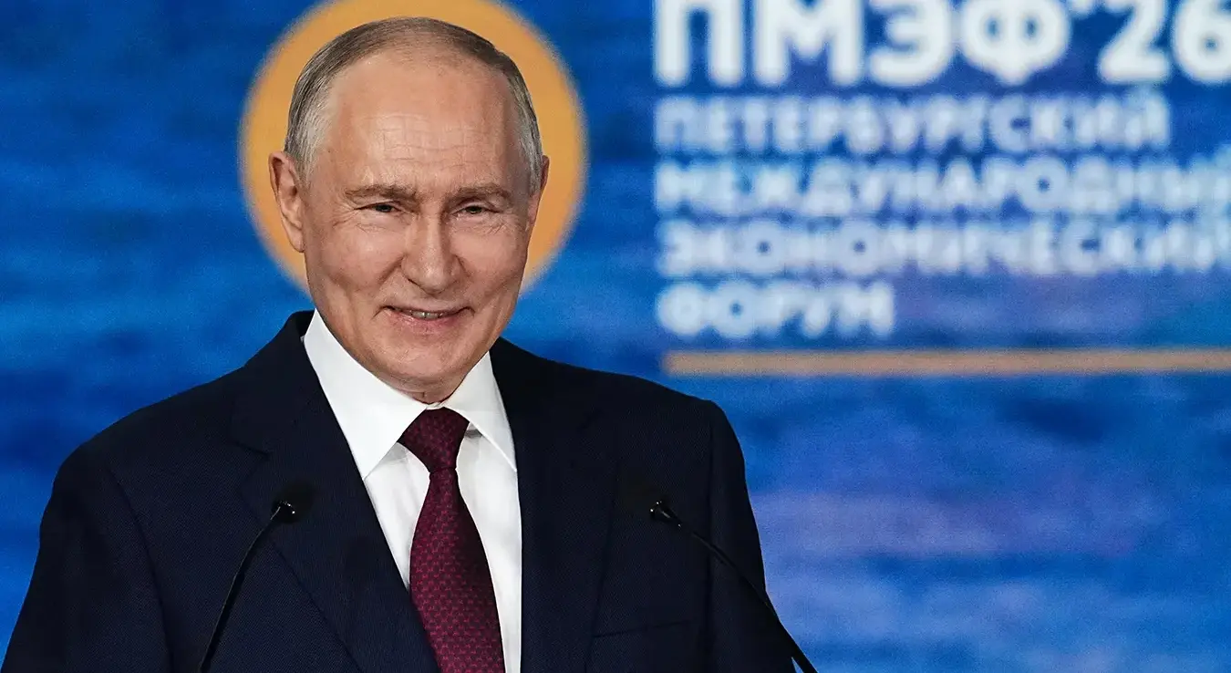 Руски предсједник Владимир Путин говори на пленарној сједници Међународног економског форума у ​​Санкт Петербургу, Русија, у петак, 5. јуна 2026. године.