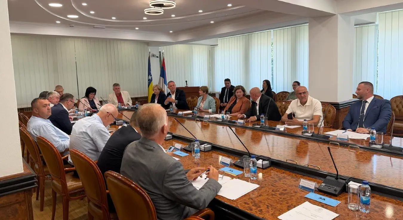 Клуб Бошњака у Вијећу народа Републике Српске покренуо поступак заштите виталног националног интереса на одлуку о усвајању Декларације о затварању Канцелације високог представника у БиХ.