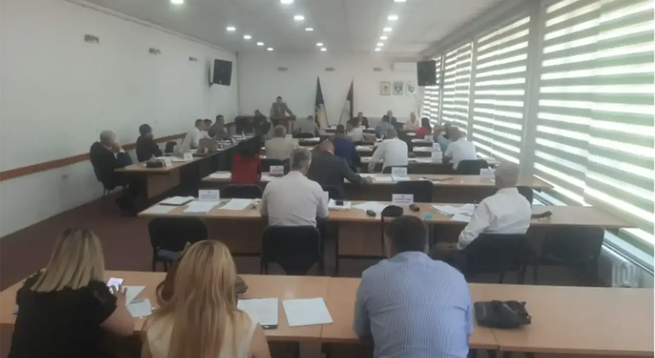Скупштина града Фоча усвојила је на данашњој сједници нацрт статута града, упутивши га у јавну расправу, као и план капиталних инвестиција за трогодишњи период.