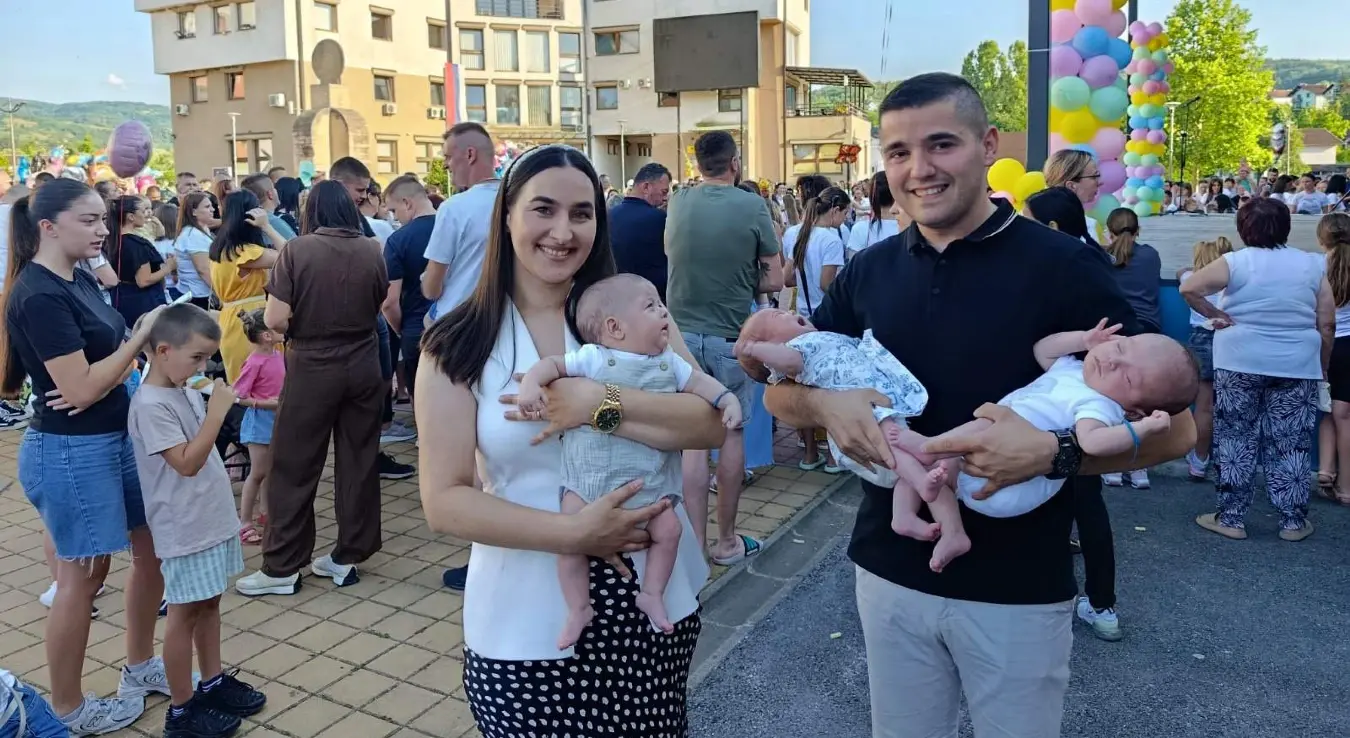 Тројке Шипово  Конференција беба