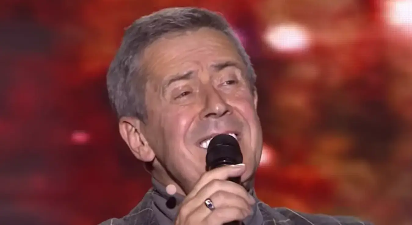 Енес Беговић, пјевач