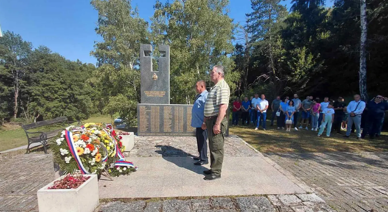 Код спомен-обиљежја у Касиндолу служен помен за 99 погинулих бораца ВРС