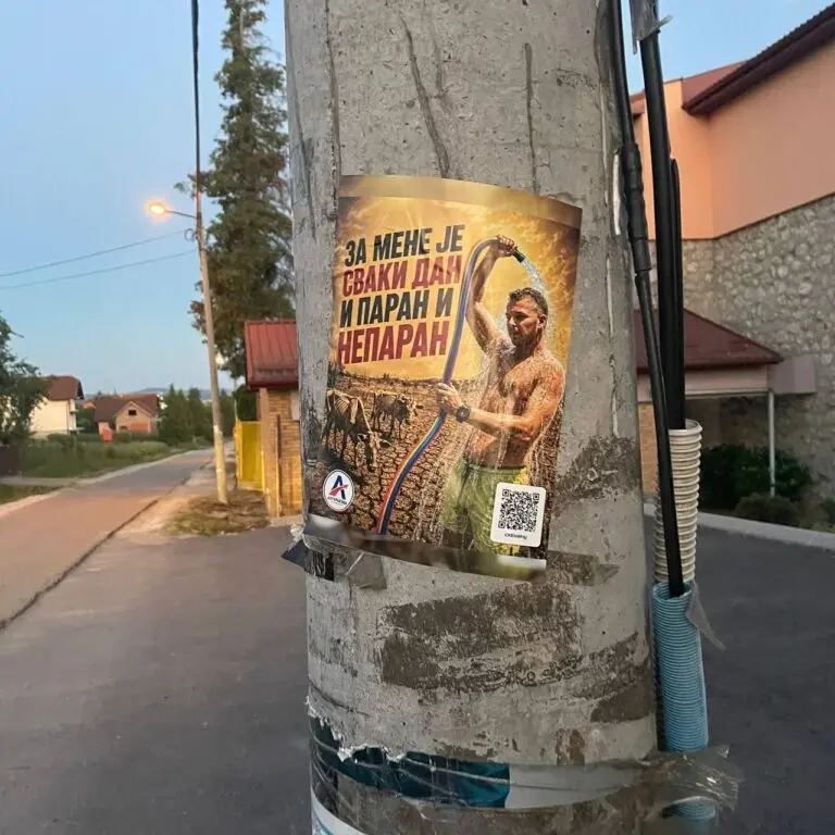 Плакати преплавили Поткозарје