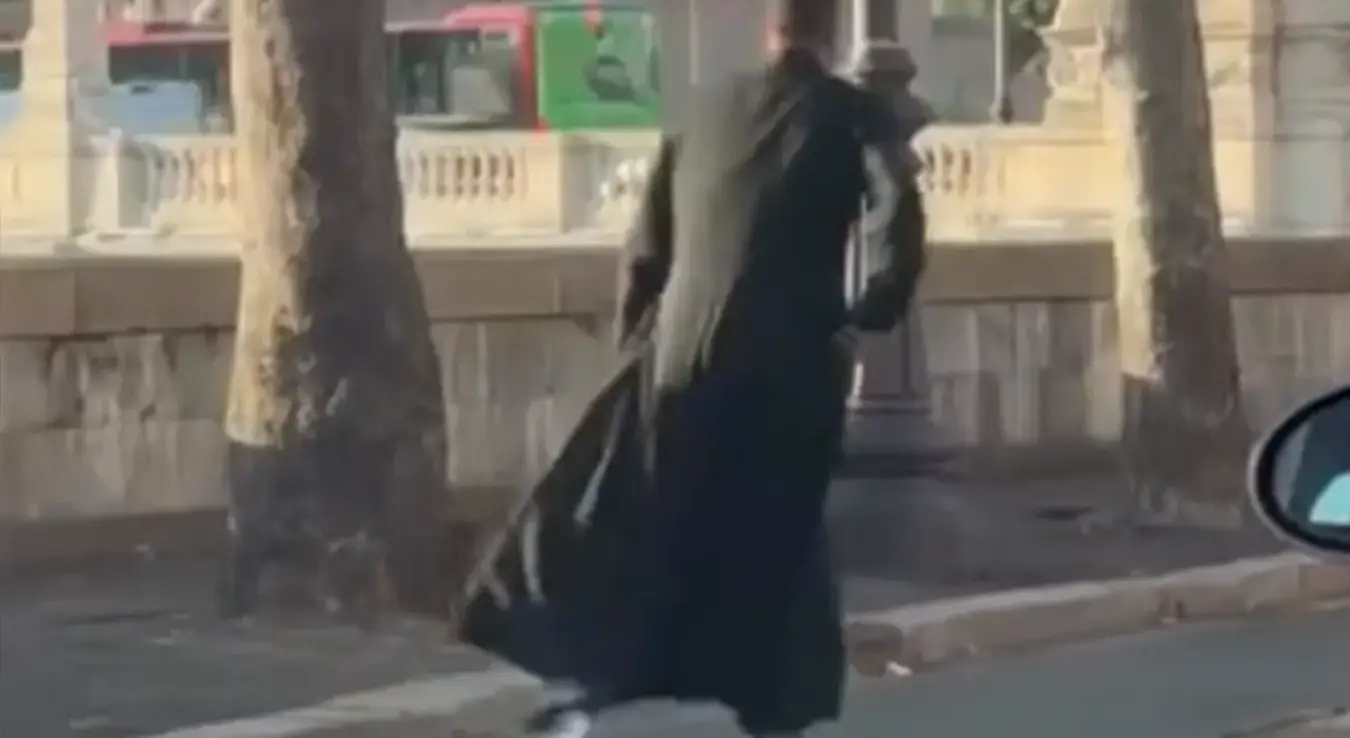Свештеник на ролерима