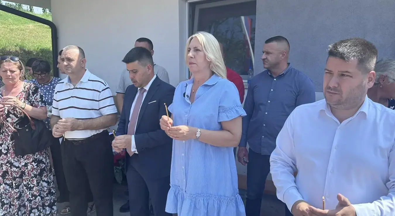 Жељка Цвијановић на освештању споменика у Шековићима