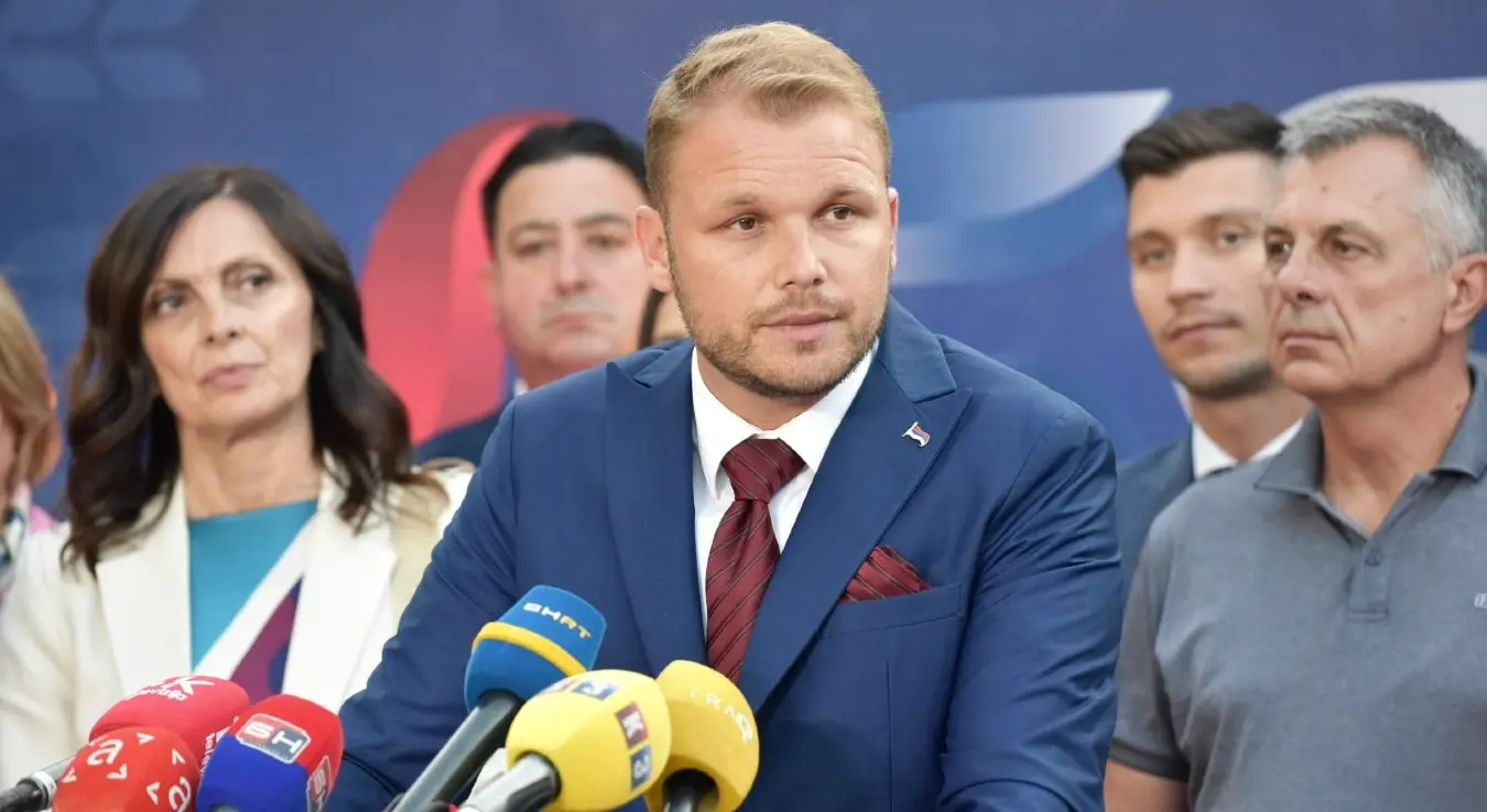 Предсједник ПСС-а Драшко Станивуковић на конференцији за медије, 5. јула.