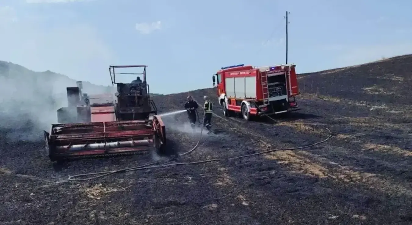 У пожару код Зворника изгорио је комбајн и 12 дулума пшенице.