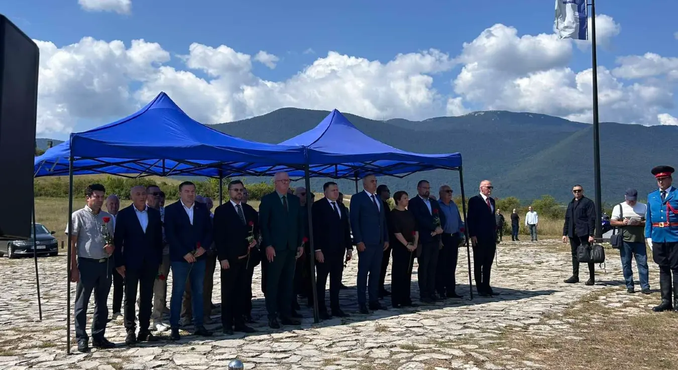 Гаравице полагање вијенаца