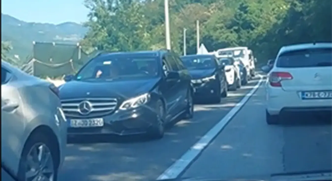Гужва на путу Коњиц-Јабланица, колона дуга 10 километара.