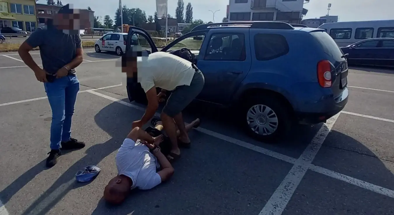 Користио ометач за закључавање: Ухапшен у крађи на паркингу у Приједору