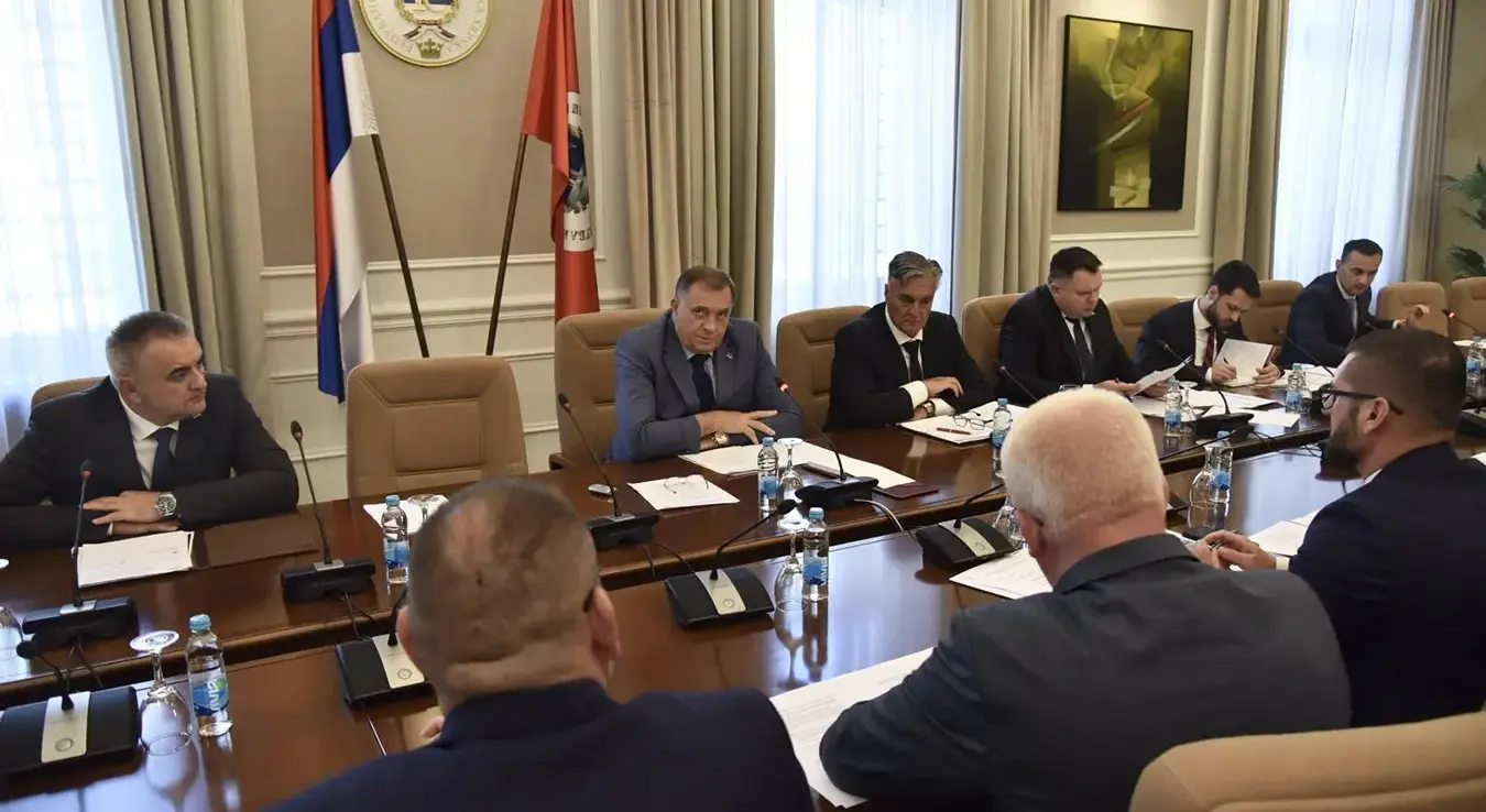 У Палати Републике у Бањалуци у току је сједница Организационог одбора за обиљежавање Дана сјећања на све страдале и прогнане Србе у оружаној акцији "Олуја" и хрватског погрома над Србима из Републике Српске Крајине 1995. године