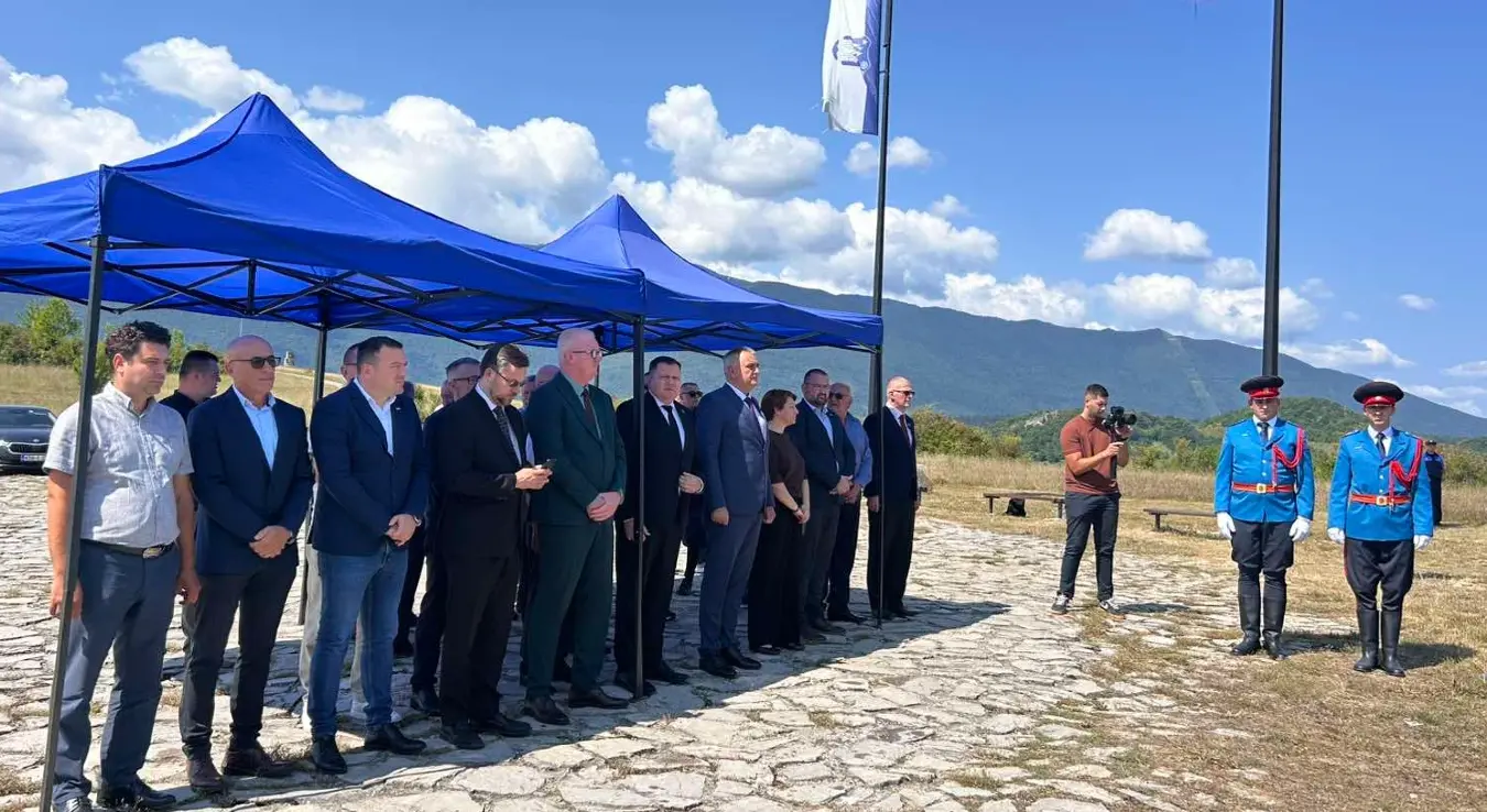 Гаравице полагање вијенаца