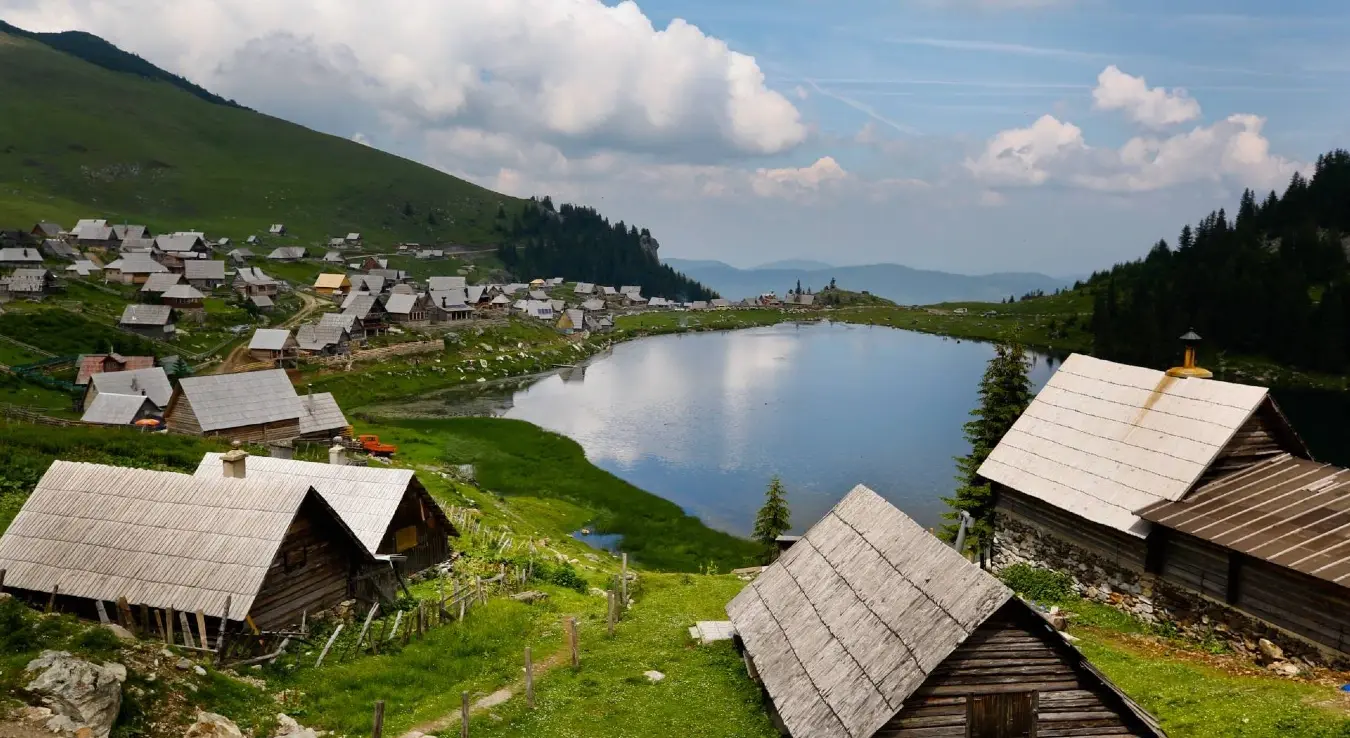 Паркинг на Прокошком језеру кошта 15 КМ, улаз три