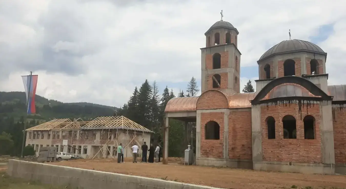 Фочанска мјесна заједница Заваит тренутно је велико градилиште - у току је адаптација бивше школе у управну зграду Парка природе "Тара", у завршној фази је градња православне цркве, а почело је и асфалтирање регионалног пута.