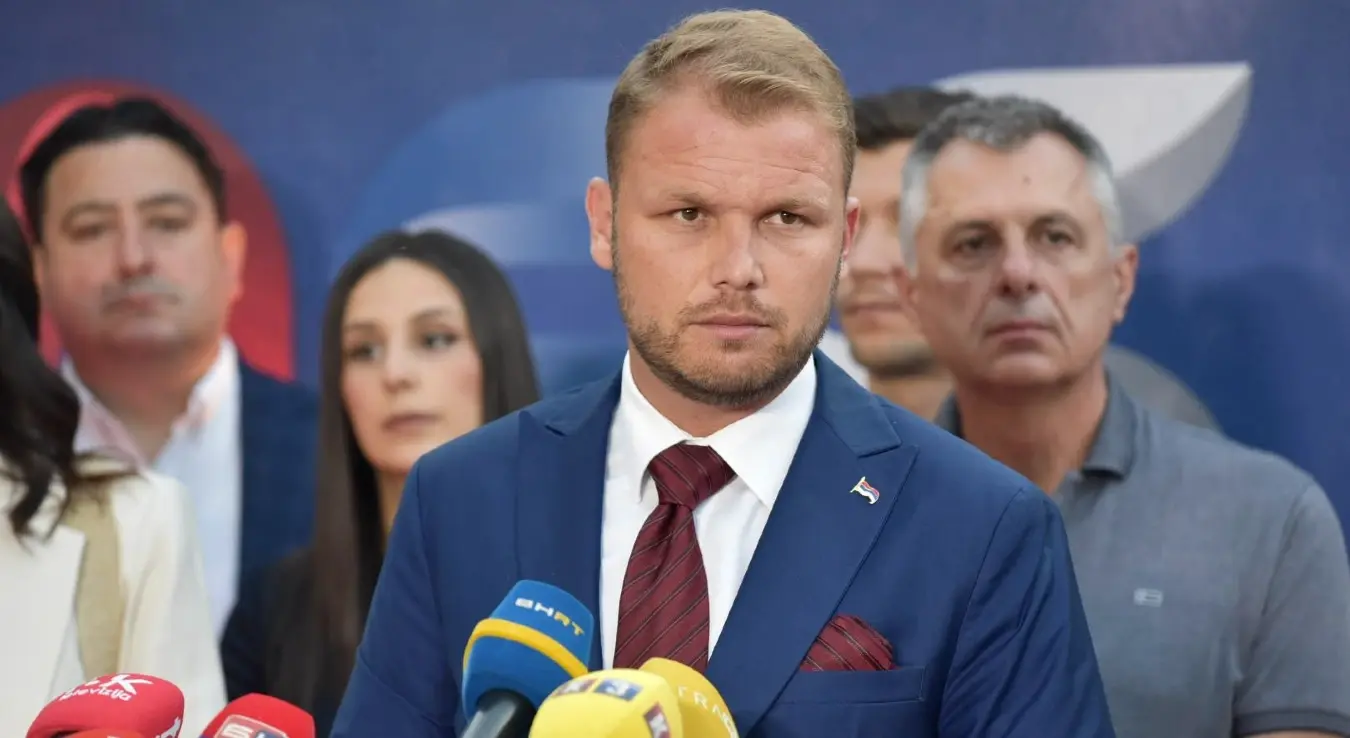 Предсједник ПСС-а Драшко Станивуковић на конференцији за медије, 5. јула.