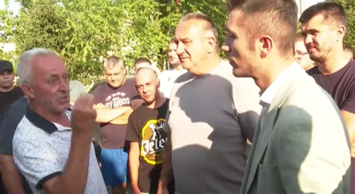 Грађани изрибали Бојана Кресојевића