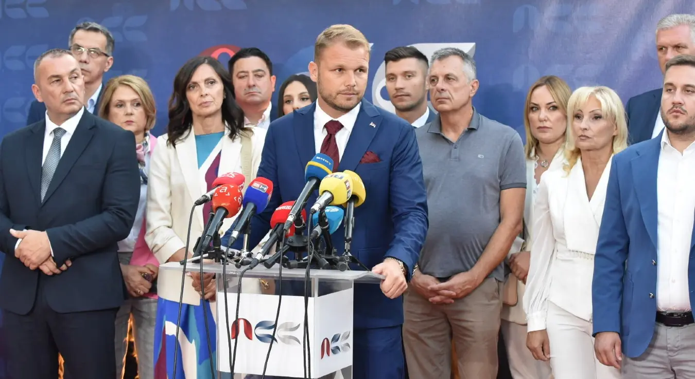Предсједник ПСС-а Драшко Станивуковић на конференцији за медије, 5. јула.