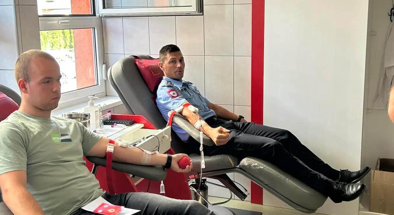 Хуманост на дјелу: Полицијски службеници Бањалуке прикупили 50 доза крви
