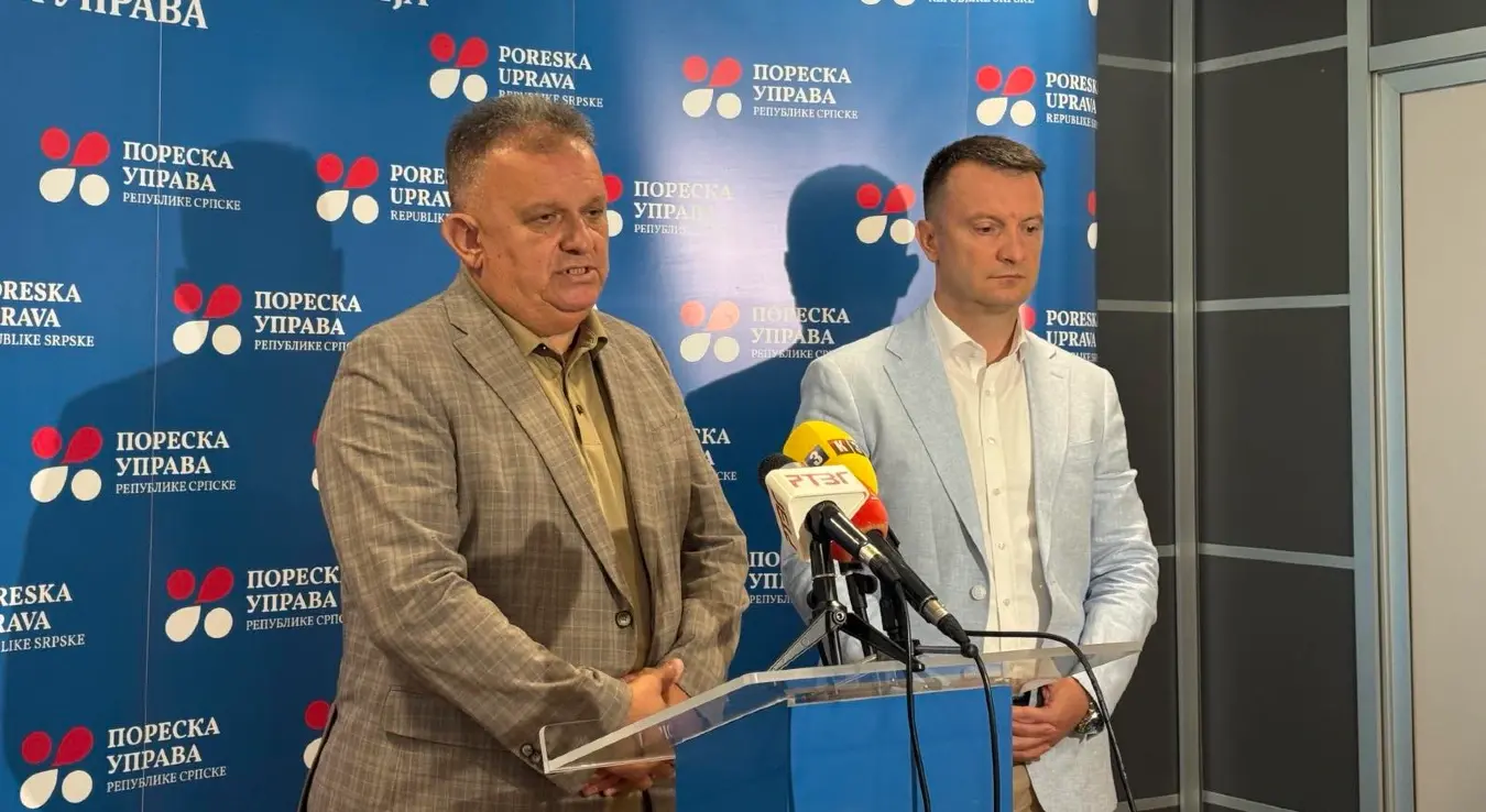 Директор Пореске управе Републике Српске Горан Маричић и градоначелник Градишке Зоран Аџић потписали су данас у Бањалуци Протокол о приступу подацима