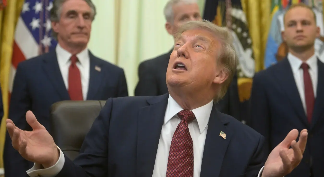 Предсједник Доналд Трамп говори у Овалном кабинету Бијеле куће, у петак, 24. јула 2026. године, у Вашингтону.