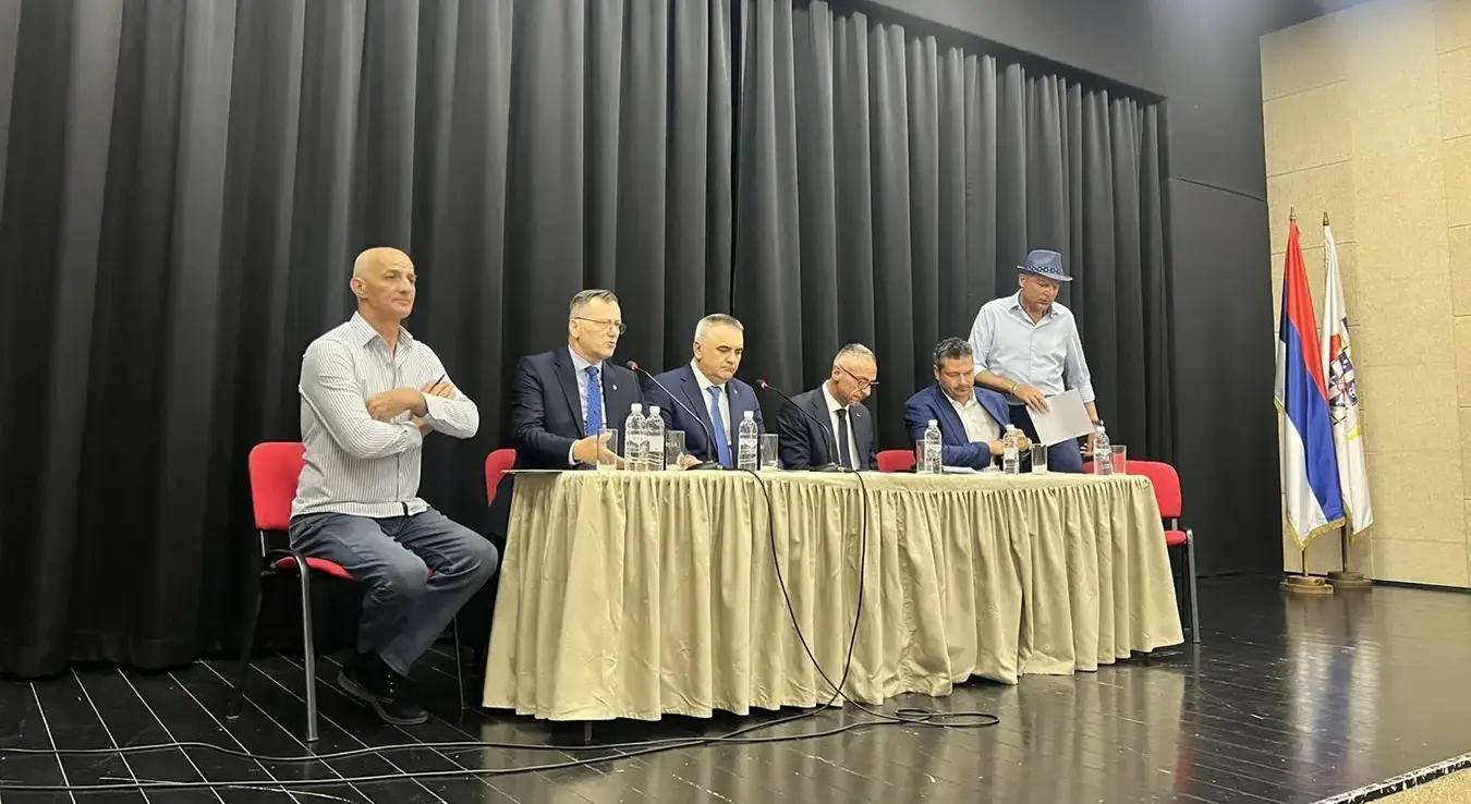 Предсједник Владе Републике Српске Саво Минић и министар рада и борачко-инвалидске заштите Радан Остојић у Невесињу