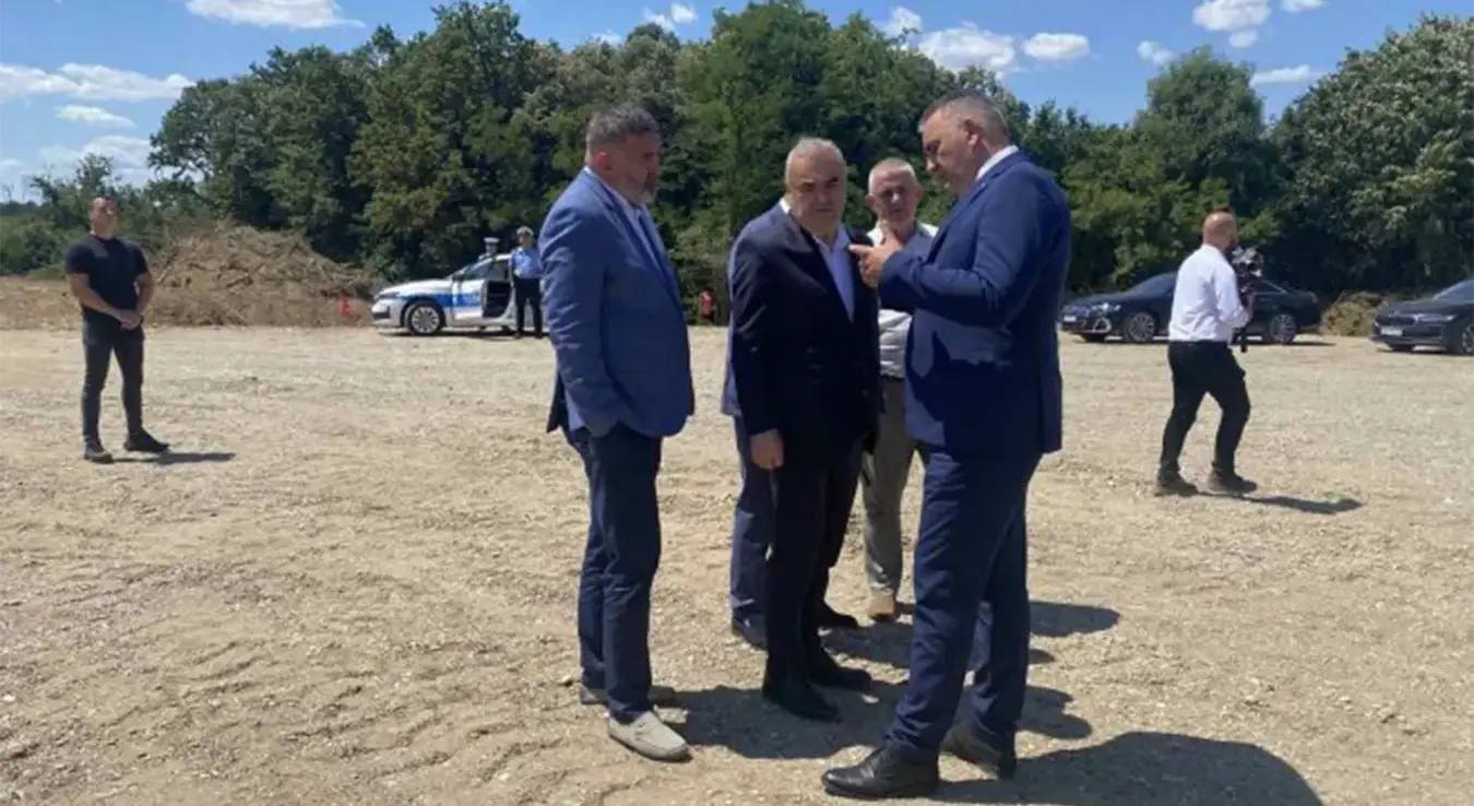 Предсједник Владе Републике Српске Саво Минић и министар саобраћаја и веза Зоран Стевановић посјетили су градилиште ауто-пута Бијељина - Брчко
