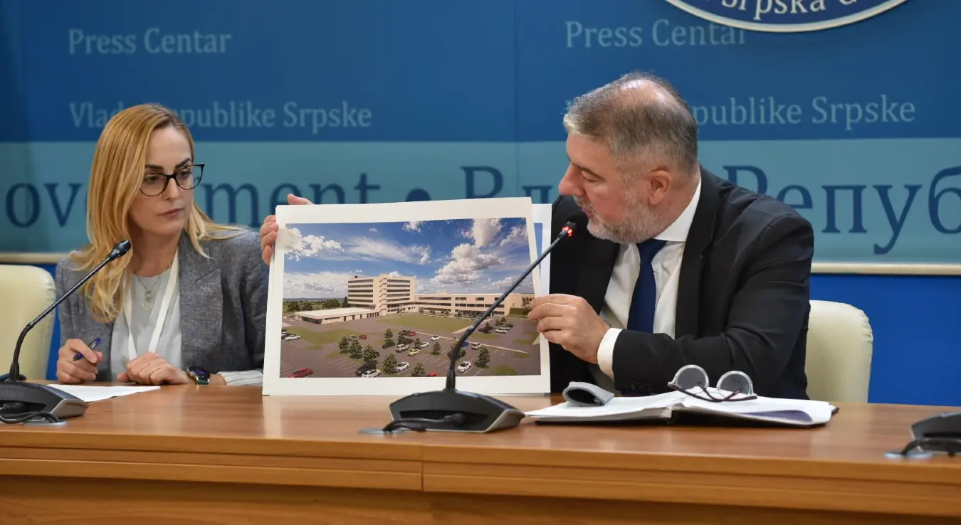 Министар здравља и социјалне заштите Републике Српске Ален Шеранић изјавио је данас у Бањалуци да је Влада Српске усвојила информацију о архитектонско-грађевинском пројекту модернизације Болнице "Др Младен Стојановић" у Приједору, за шта ће бити издвојено скоро 196 милиона КМ са ПДВ-ом.