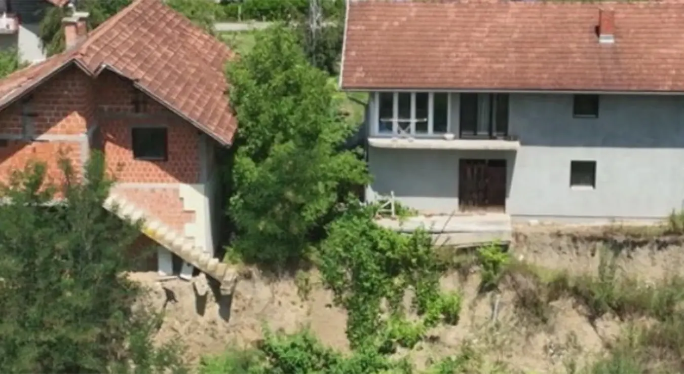 Клизиште у Чесми