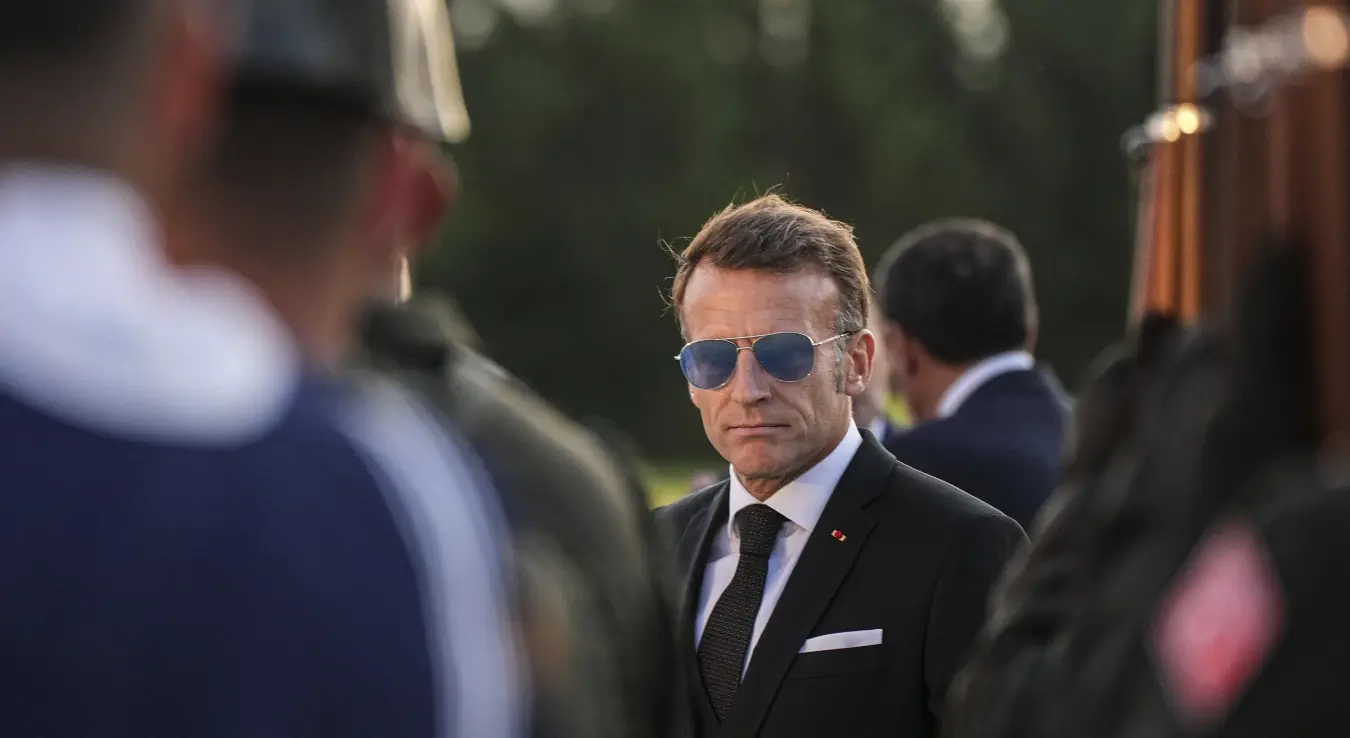 Непријатан тренутак за Макрона: Ердоганова супруга одбила гест предсједника Француске