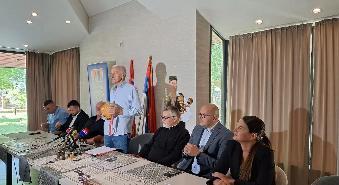 Прес конференција поводом почетка Свесрпског сабора у Трнову.