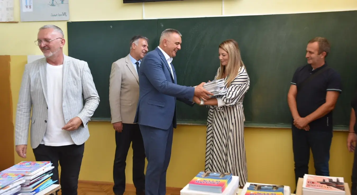 Минић и Голубовић у ОШ Станко Ракита