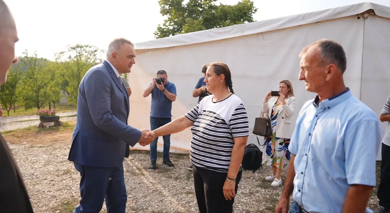 Породице које остају на свом огњишту заслужују нашу пуну подршку, рекао је предсједник Владе Републике Српске Саво Минић.