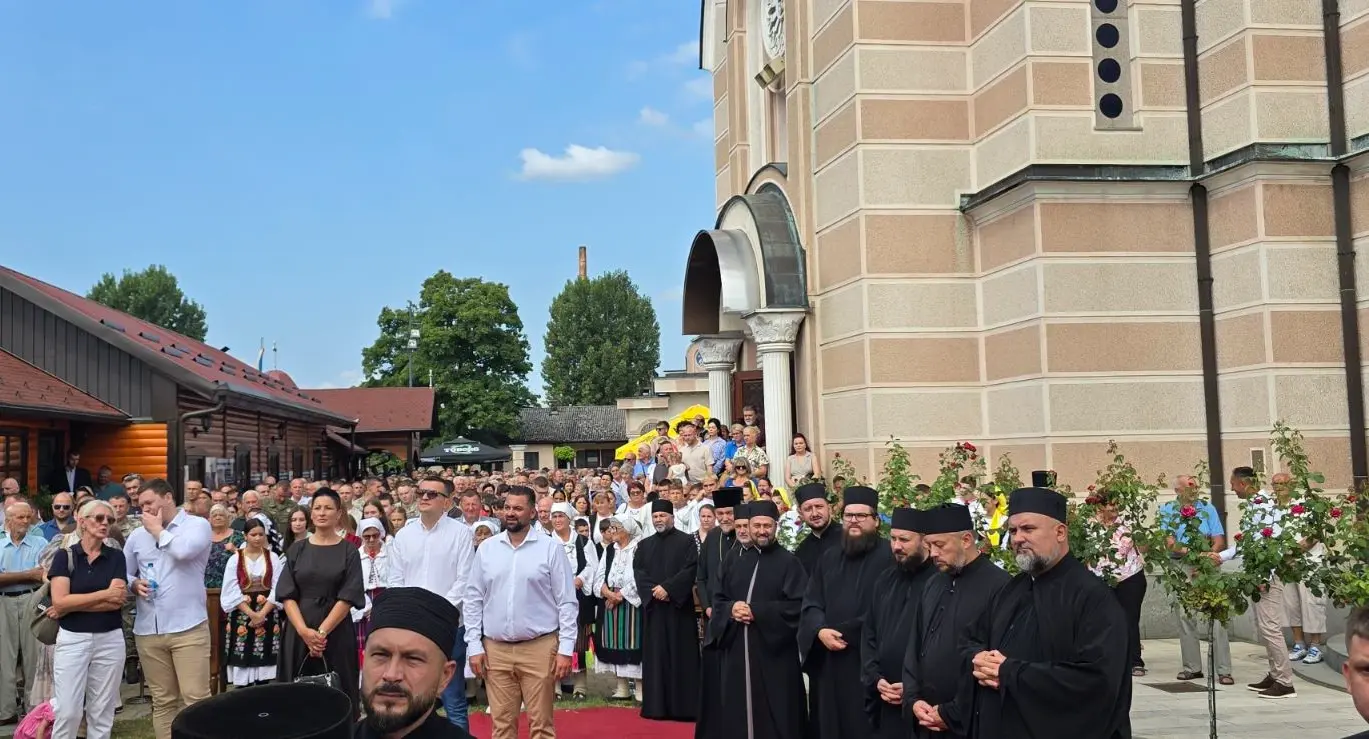 Освештање темеља парохијског дома краљу Драгутину