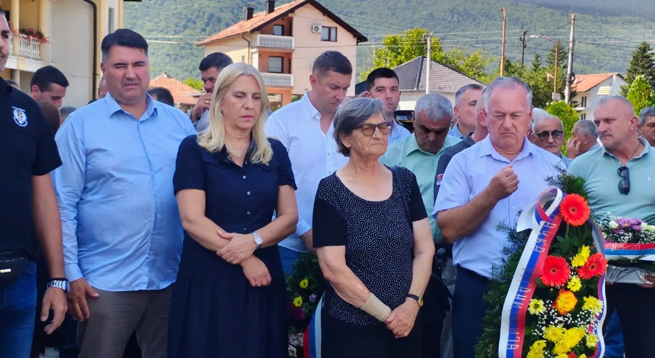Српски члан Предсједништва БиХ Жељка Цвијановић положила је вијенац испред Спомен-капеле за погинуле борце са подручја Источне Илиџе.