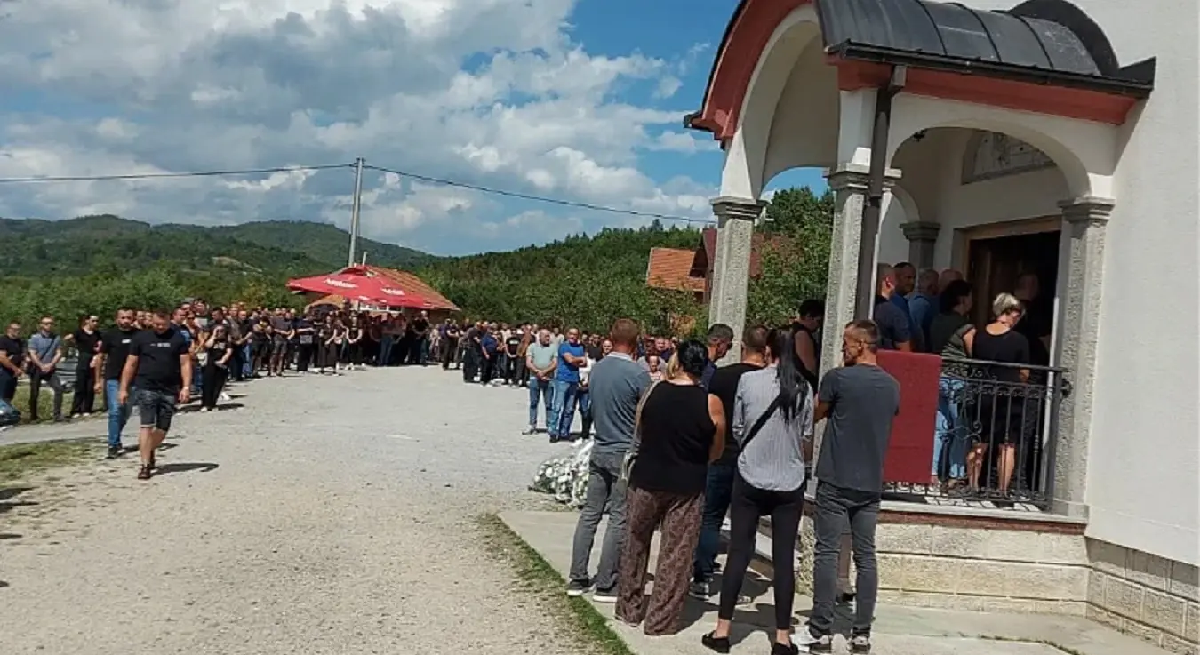 У Котор Вароши сахрањена Драгана Антешевић, жртва великог пожара код Омиша