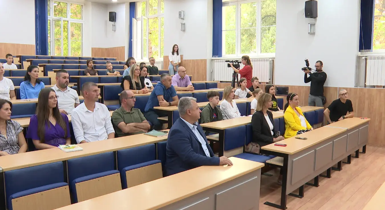 Отворен љетни камп за талентоване и надарене ученике.