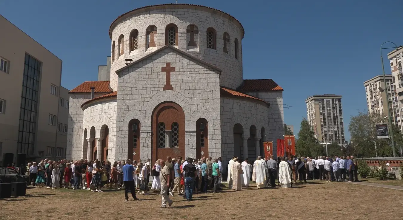 Литија око Храма Преображења Господњег у Пофалићима.