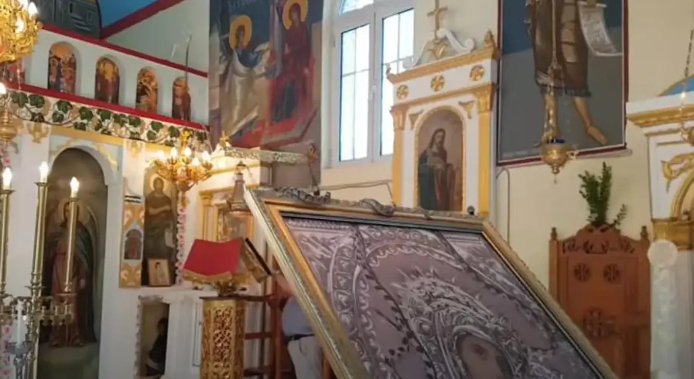 Феномен фасцинира вјернике: Змије миле по иконама, а ако се не појаве вјерује се да слуте зло