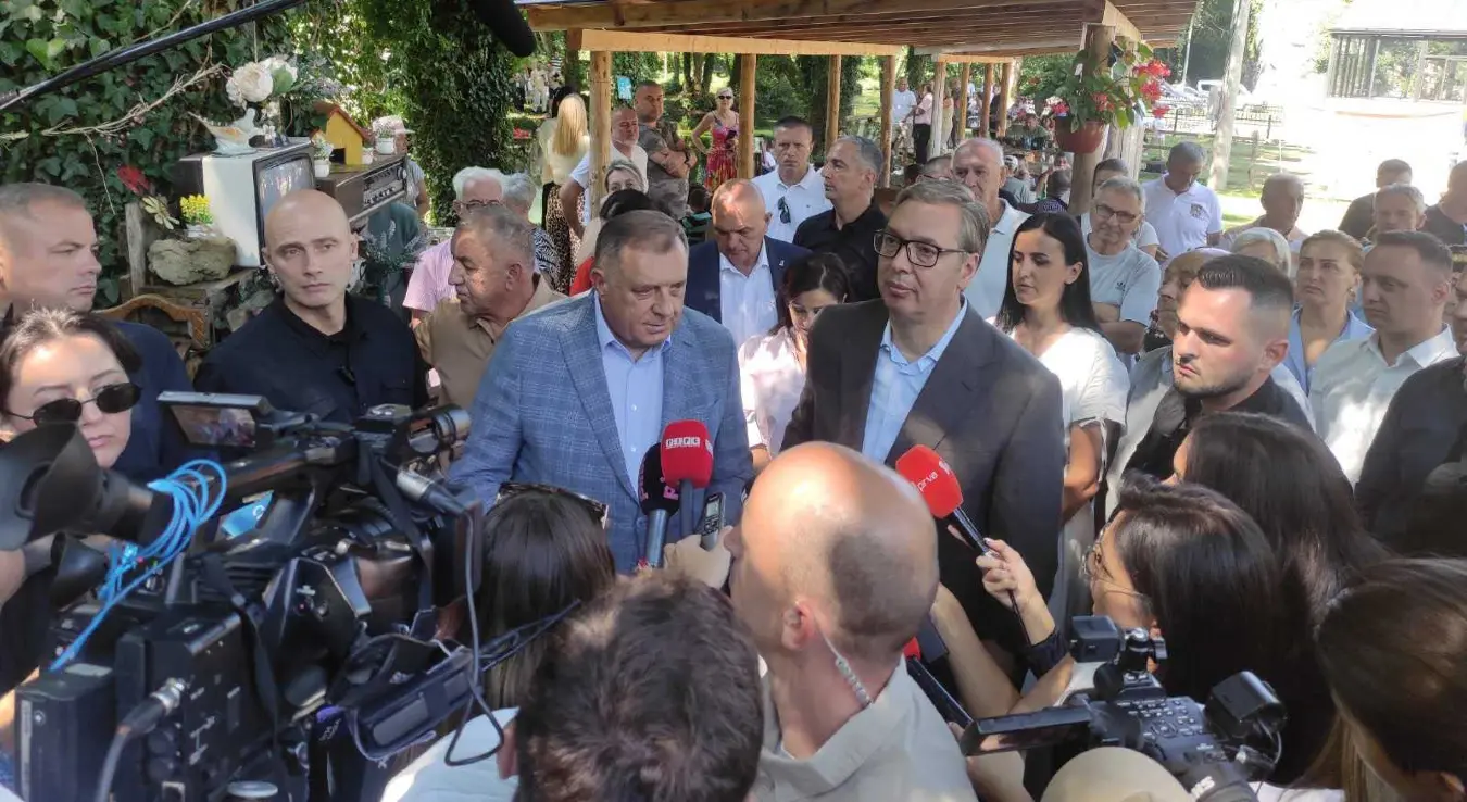 Предсједник СНСД-а Милорад Додик и предсједник Србије Александар Вучић у Јањским отоцима