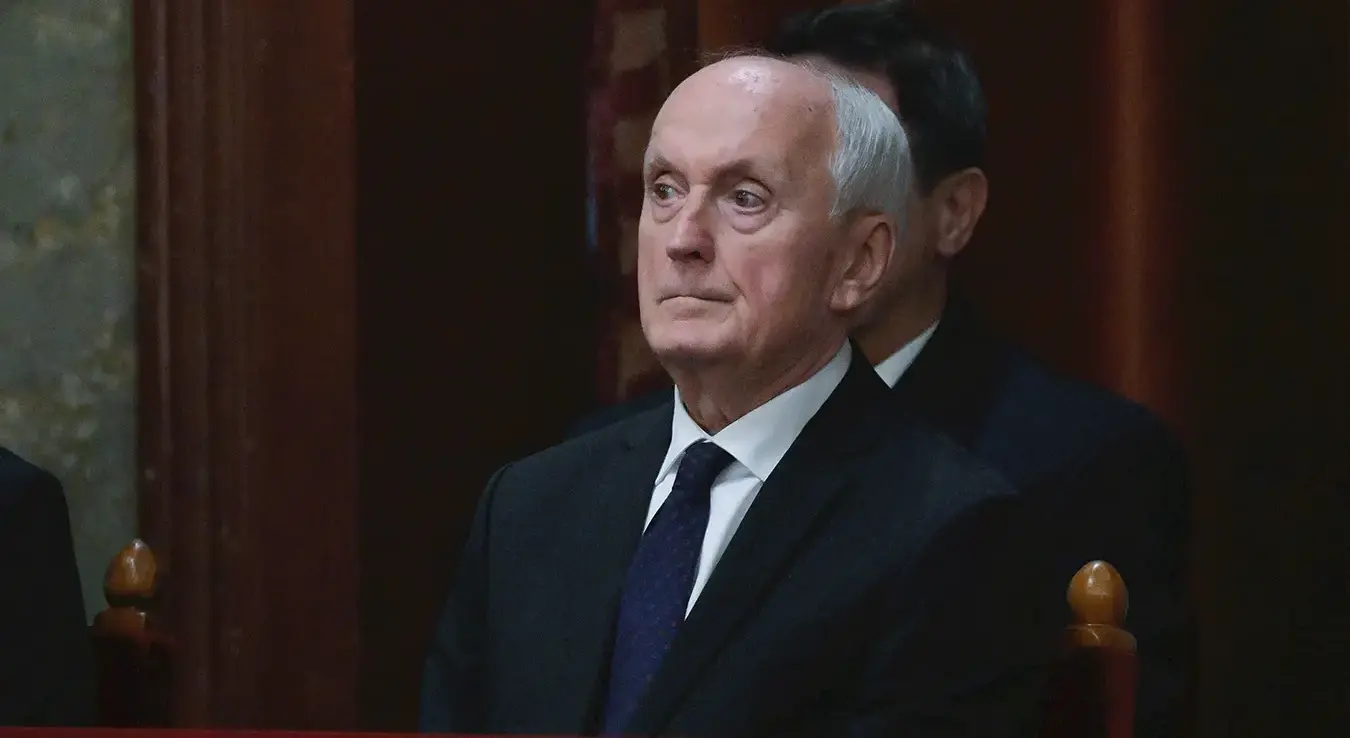 Андраш Бака, једини кандидат Тисине странке за предсједника Републике Мађарске и бивши предсједник Врховног суда, присуствује предсједничким изборима током ванредне пленарне седнице Парламента у Будимпешти, Мађарска, у уторак, 11. августа 2026.