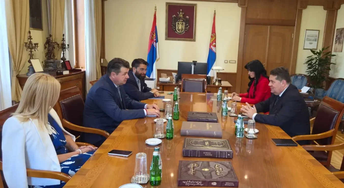 Предсједник Народне скупштине Републике Српске др Ненад Стевандић разговарао је у Београду са предсједником Уставног суда Републике Србије др Владаном Петровим.