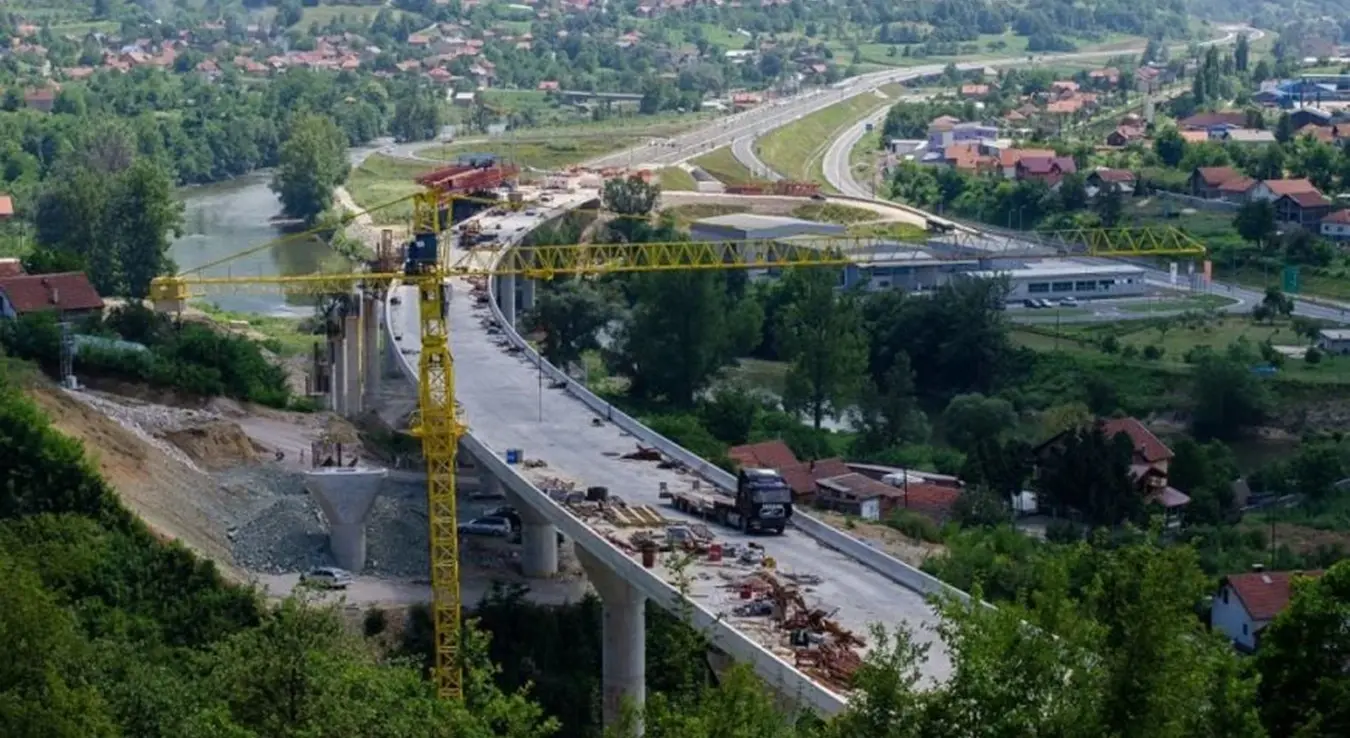 ПОГИНУЛА ДВА РАДНИКА: Трагедија на градилишту аутопута код Зенице