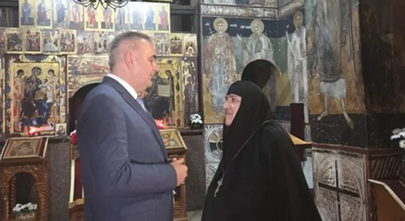Минић у манастиру Ловница