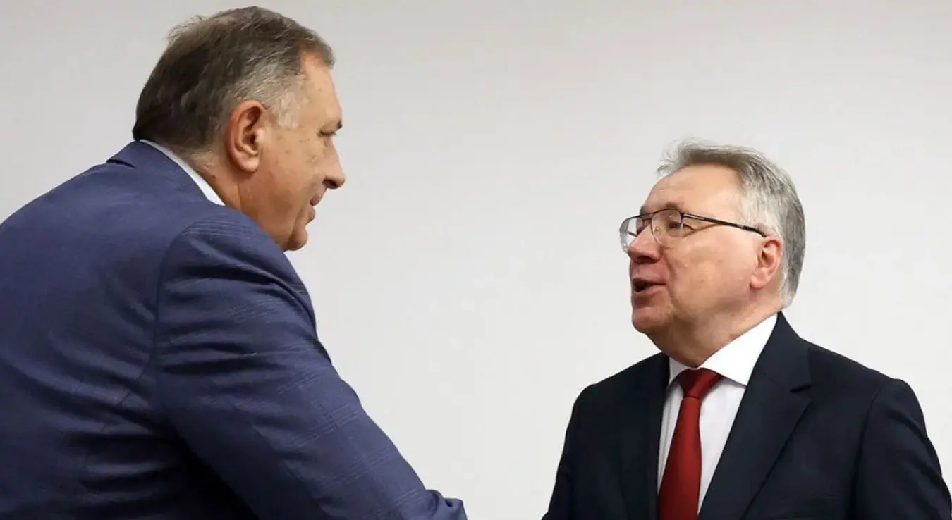Разговарао сам данас с амбасадором Руске Федерације у БиХ Игором Калабуховим о нашим међусобним односима и истакао сам да подржавамо Русију у напорима да одржи своје државне, националне вриједности. Сматрамо да Русија води праведан, одбрамбени рат и очигледно је да то није рат између Украјине и Русије, већ рат дијела Европске уније и Русије.