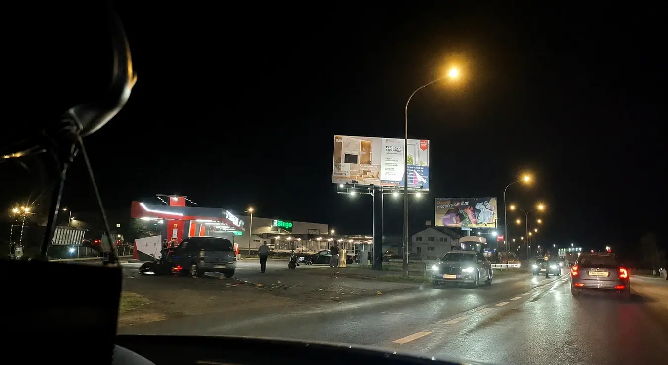 Тешка саобраћајна несрећа у Приједору: Повријеђен возач мотора