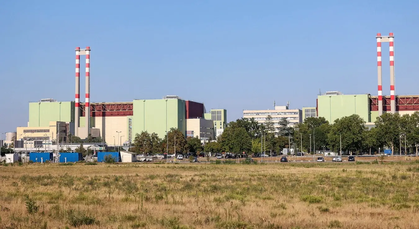 Нуклеарна електрана МВМ Пакш, која је морала да затвори свој реактор 3 због изузетно ниског водостаја на ријеци Дунав, у Пакшу, Мађарска, у сриједу, 29. јула 2026. године.